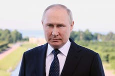 Putin can hold onto power in Russia if he backs down over Ukraine, Boris Johnson says