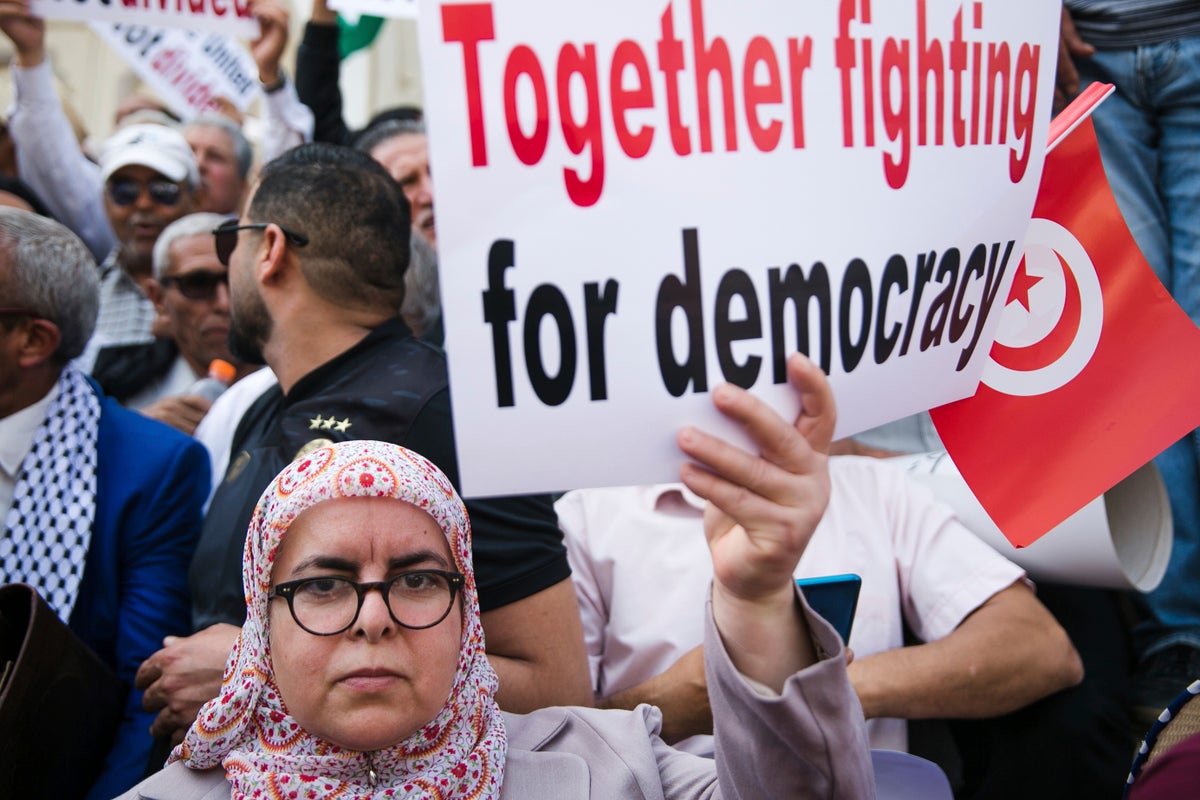 Tunus'un İslamcıları, siyasi hareket olarak varlıkların dondurulmasını kınıyor