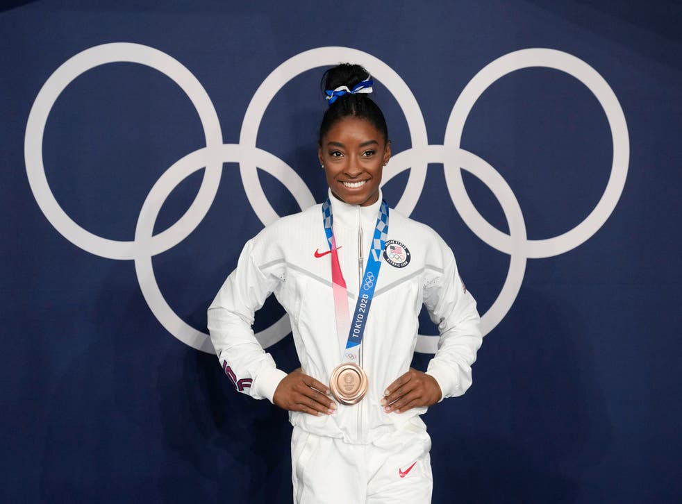 Simone Biles offered colouring book on flight home from Washington