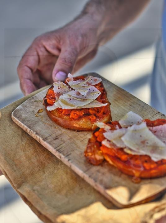 Patatera toast with Manchego and honey