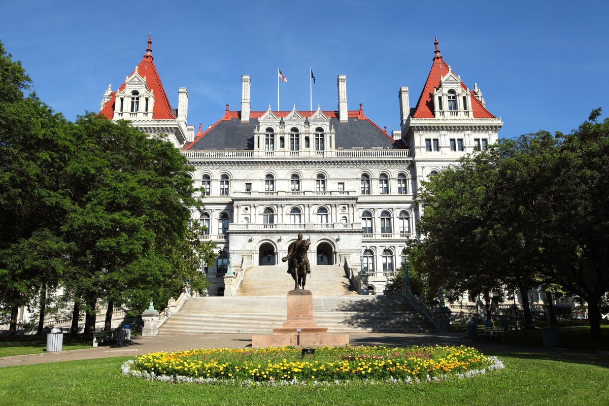 New York lawmakers pass bill to block concealed weapons in many public places