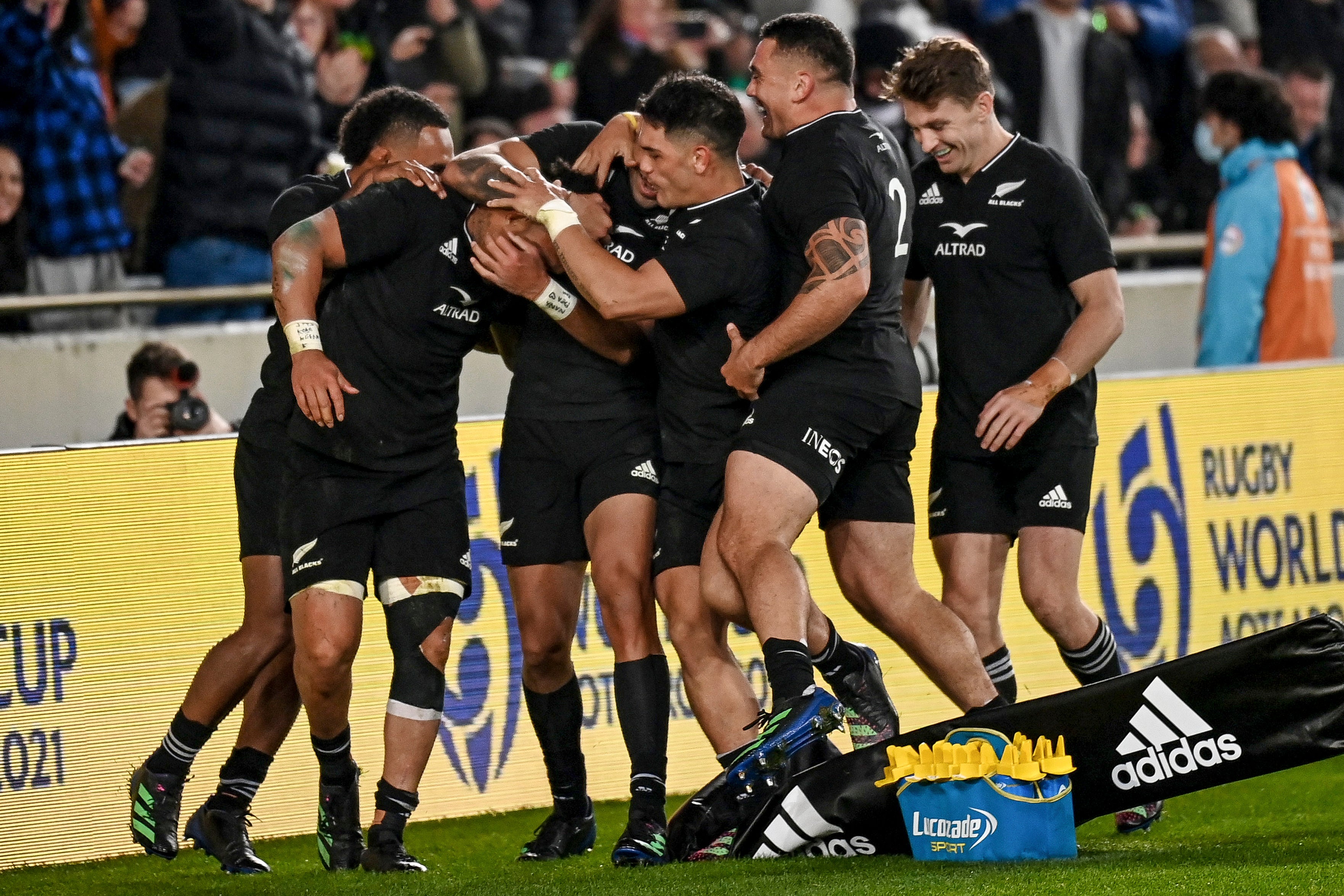 The All Blacks scored six tries, including two from Ardie Savea (second left)
