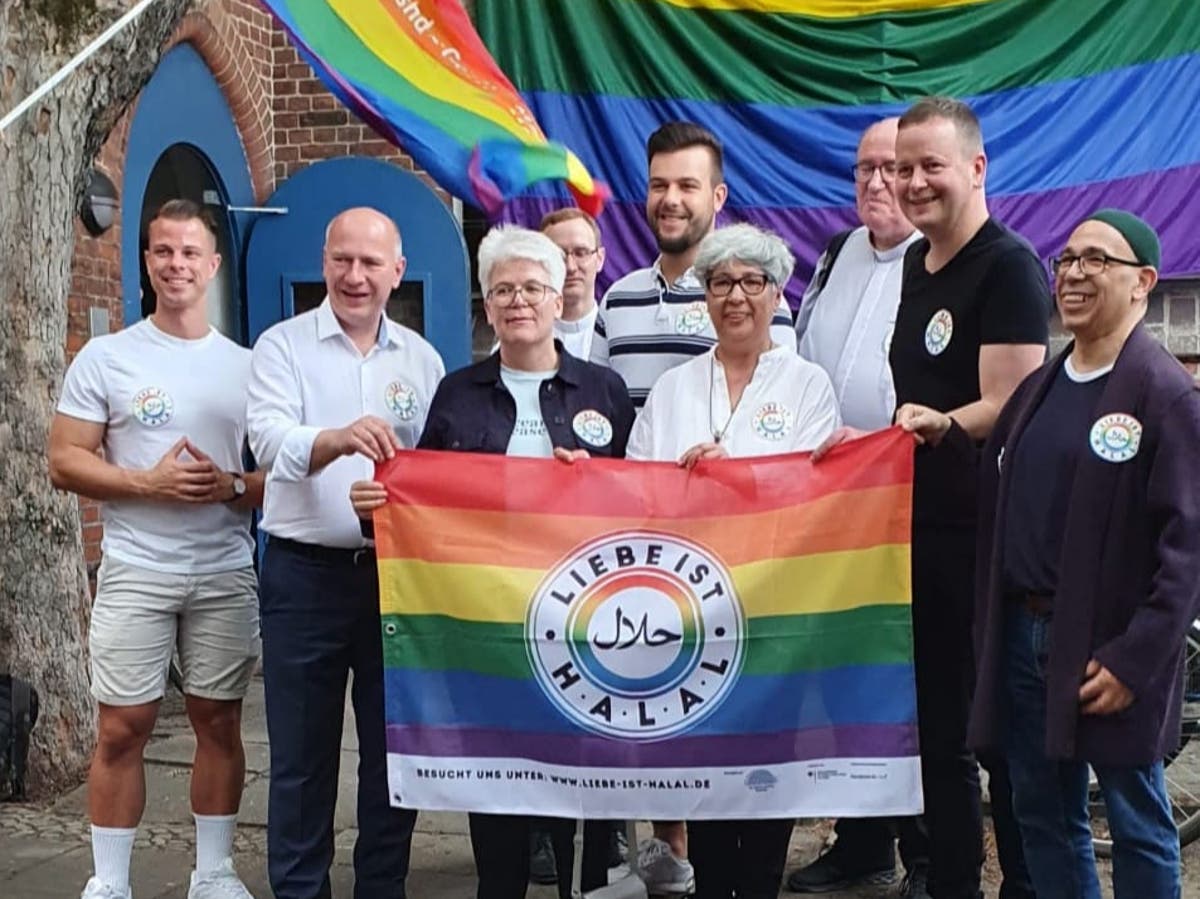 Berliner Moschee wird „erste“, die Regenbogenfahne in Pride of Germany hisst
