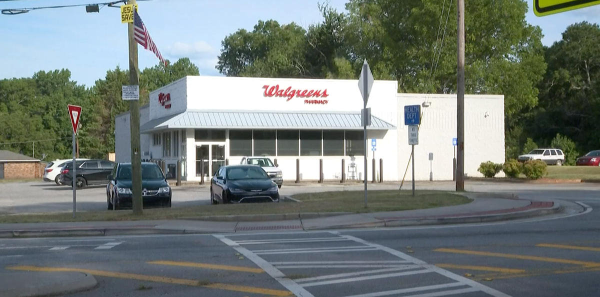 One-year-old found dead in hot car outside of Walgreens in Georgia