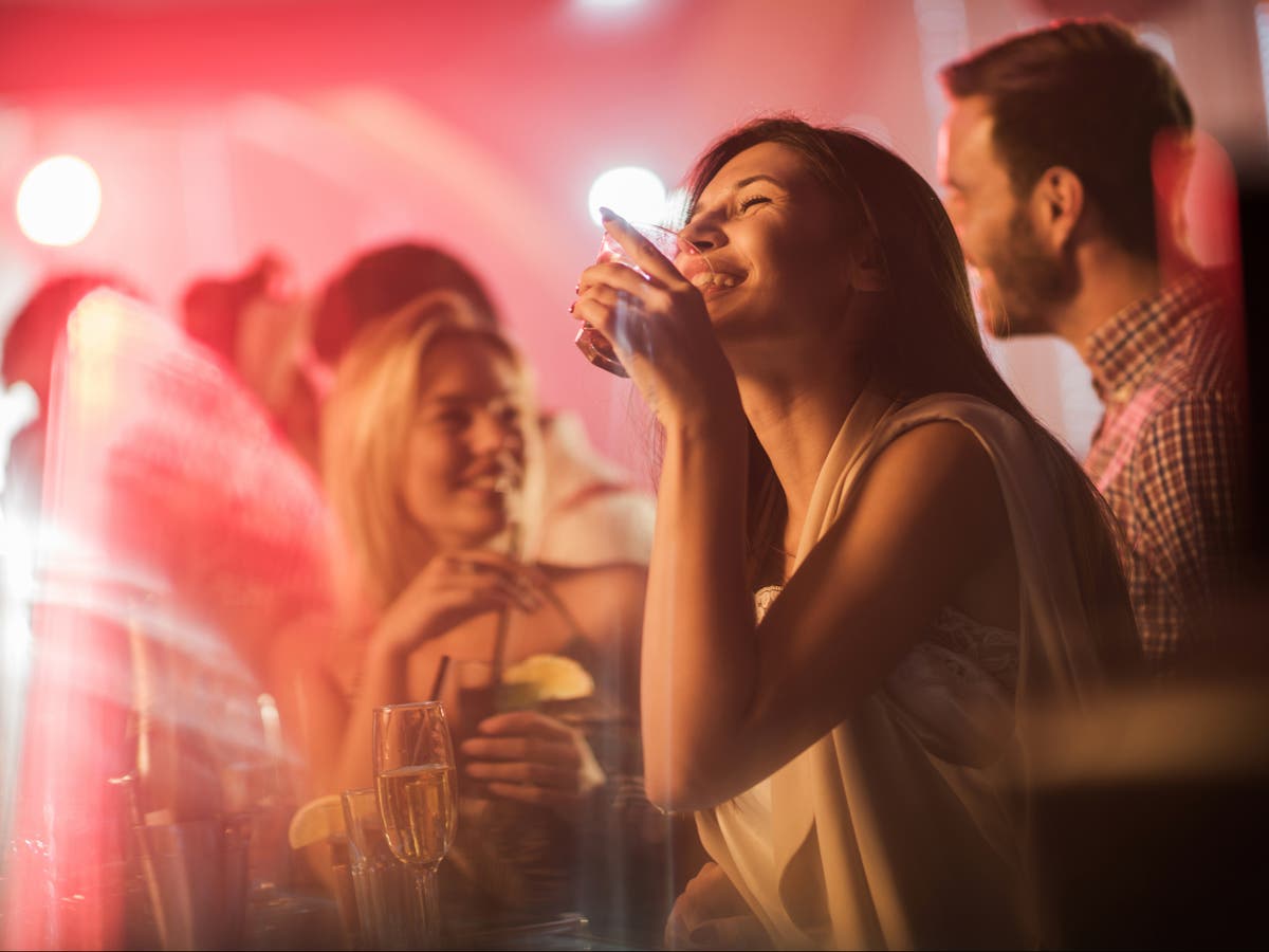 Students warned about ‘new phenomenon’ of needle spiking in nightclubs 