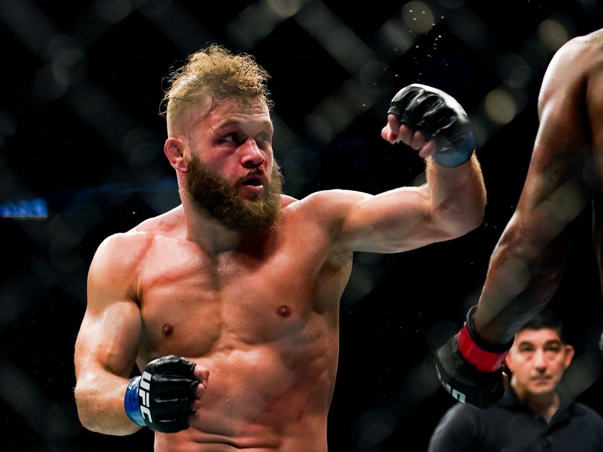 Conor McGregor ‘living in fantasy’ world, says UFC lightweight contender Rafael Fiziev