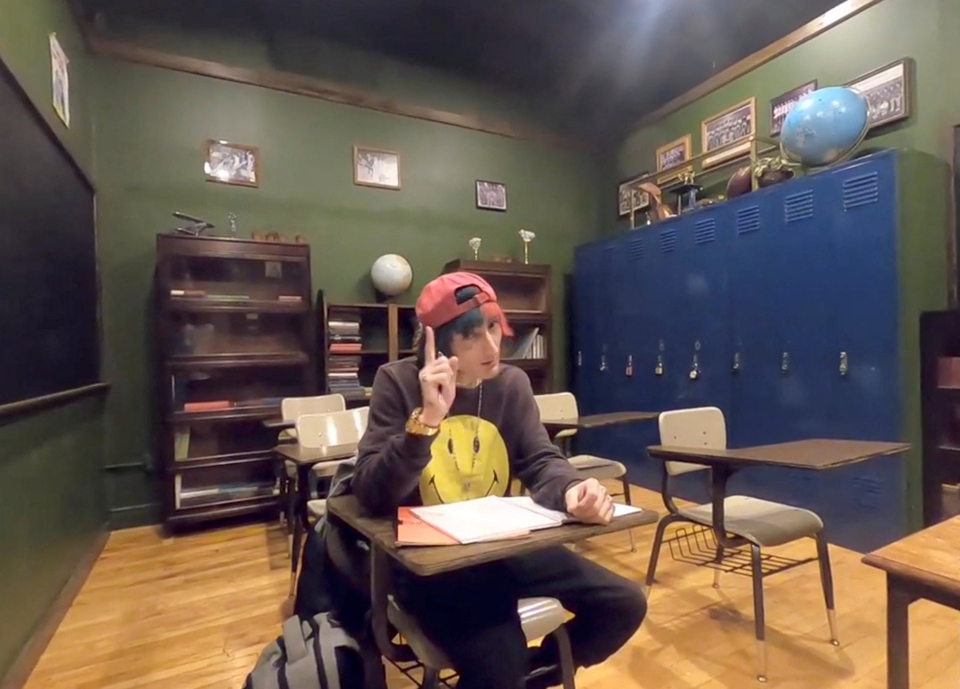 Robert (Bob) E. Crimo III, una persona de interés en el tiroteo masivo que tuvo lugar en la ruta del desfile del 4 de julio en el rico suburbio de Chicago de Highland Park, Illinois, EE. UU., se ve en esta imagen fija obtenida de una red social. video