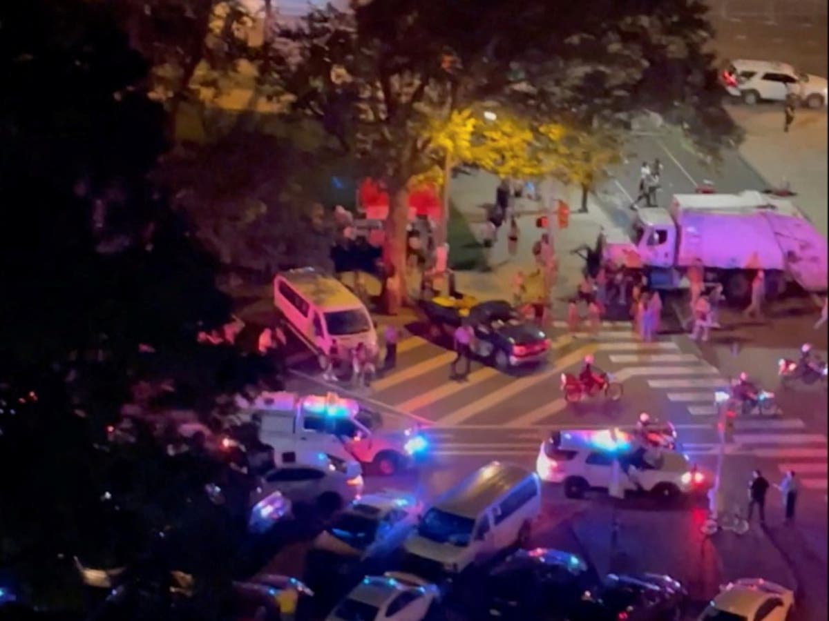 Philadelphia shooting: Crowds flee from 4 July fireworks after two police officers shot