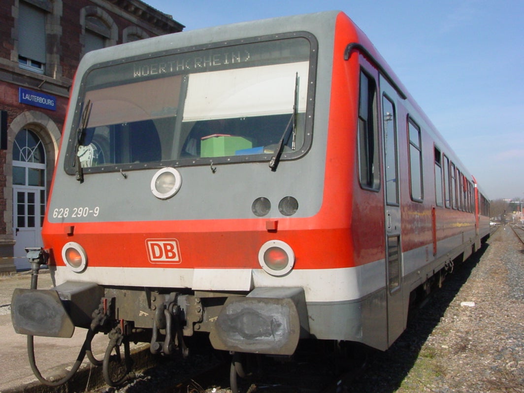 <p>Cross-country: German train at a French station</p>