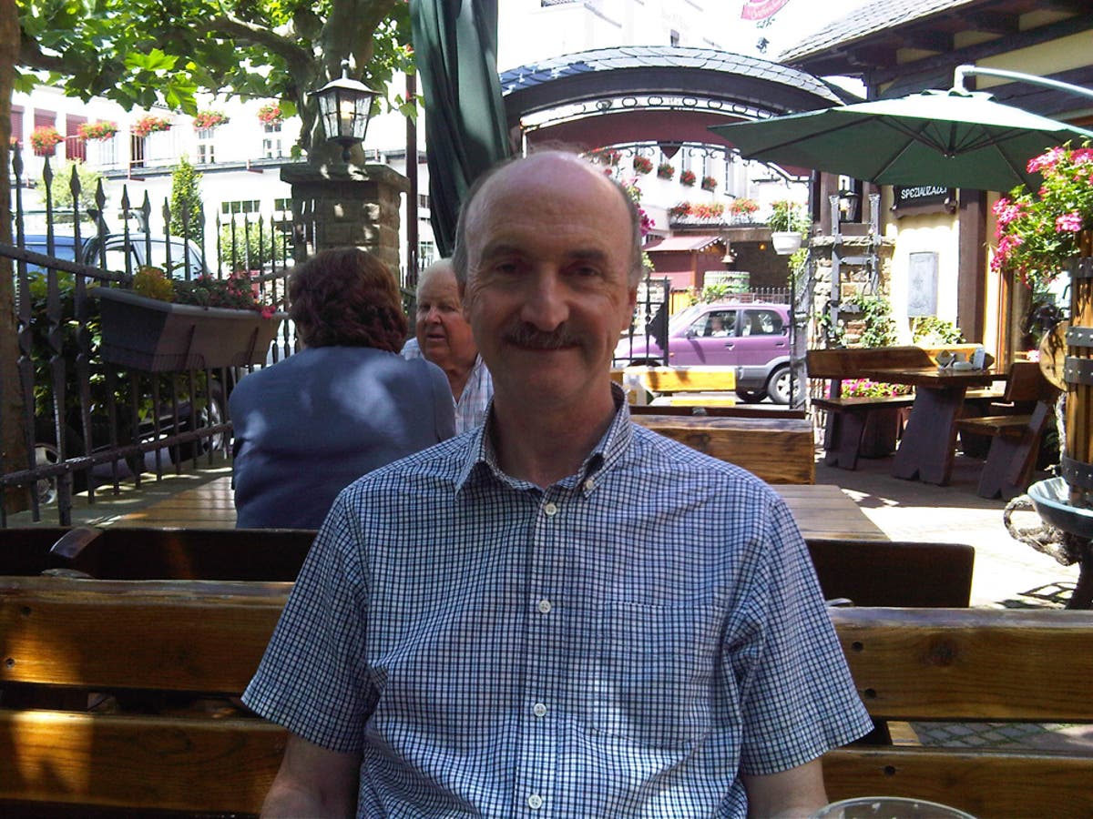 Accountant whose eyes were &lsquo;sealed shut by sun&rsquo; reveals the beauty treatment that helped him to see