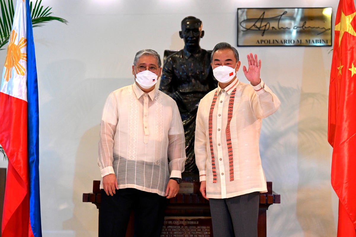 Marcos, Çin FM'i ile görüşmede dengeleyici bir rol oynuyor
