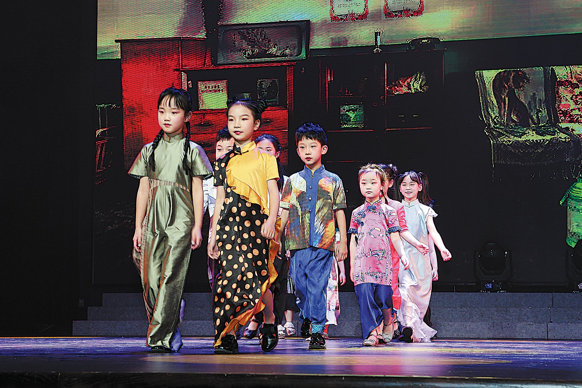 Directed by designer Gong Hangyu, a cheongsam-themed play exhibits a range of modern styles for business, formal and casual settings, as well as for children