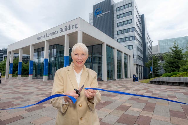 Annie Lennox cuts the ribbon at the building named after her (Credit: Glasgow Caledonian University)