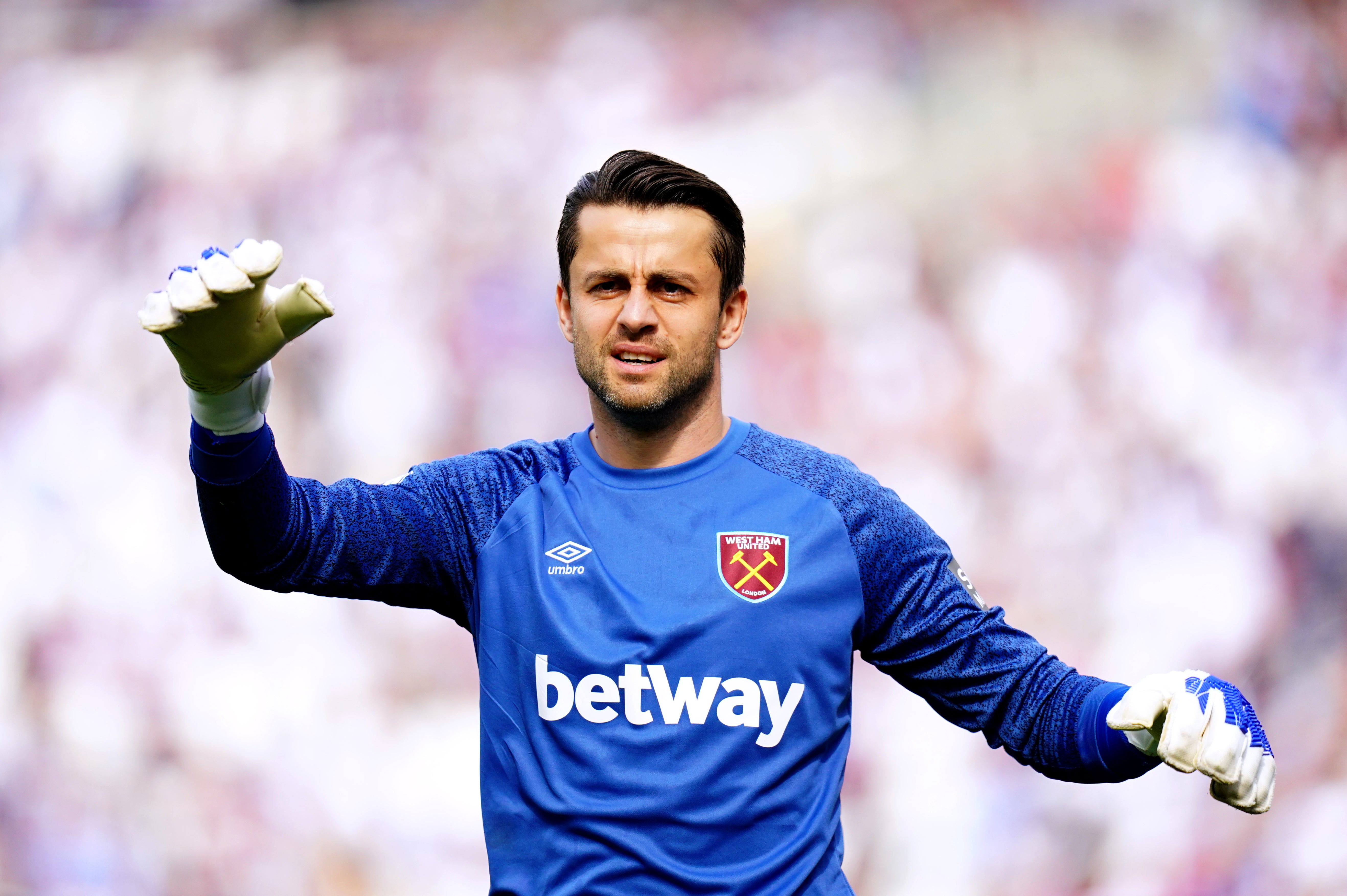 Lukasz Fabianski ‘honoured And Proud After Signing New West Ham Contract The Independent