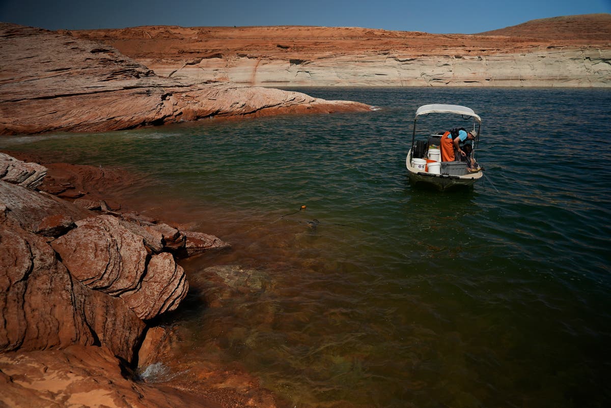 Two dead after aircraft crashes into lake on Arizona-Utah border