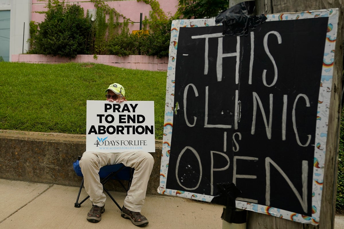 Scramble as last Mississippi abortion clinic shuts its doors