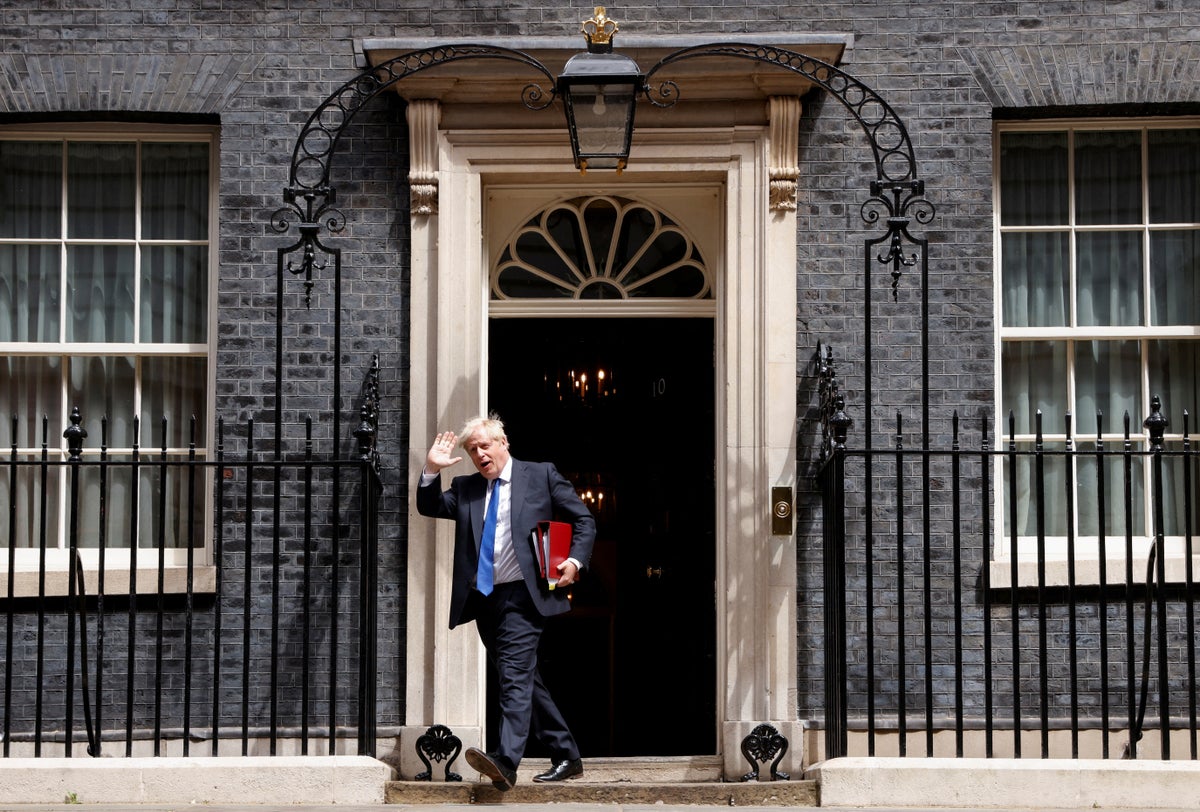 Boris Johnson weigert sich, nach dem dramatischen Showdown Nr. 10 mit Kabinettsministern zurückzutreten