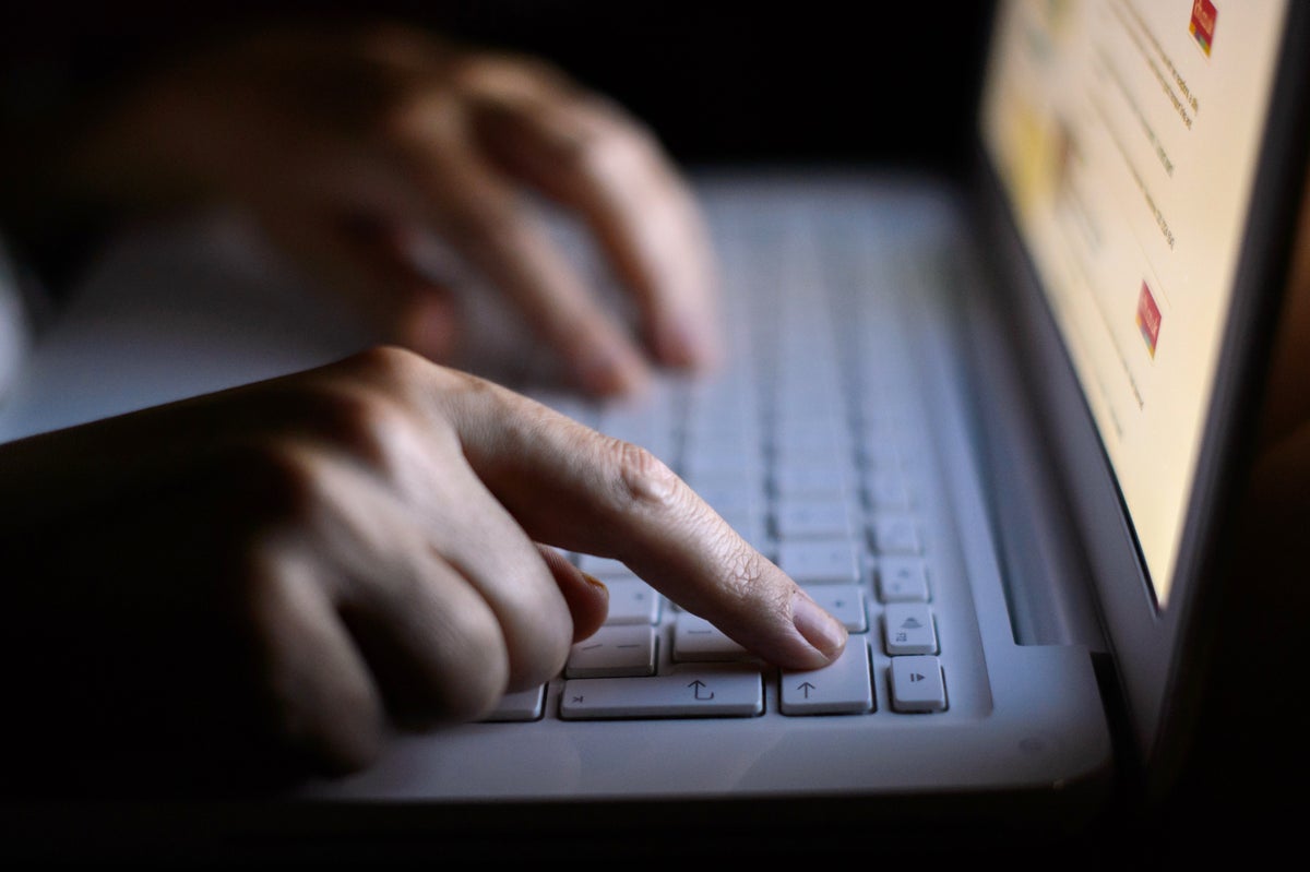 يحذر نشطاء من أن مشروع قانون الأمان على الإنترنت يقترب من أن يصبح غير عملي