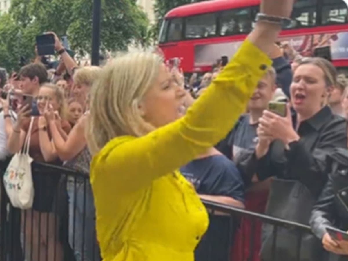 Boris Johnson-supporting Tory MP Andrea Jenkyns tells jeering public ‘wait and see’ after PM quits Boris Johnson-supporting Tory MP Andrea Jenkyns tells jeering public ‘wait and see’ after PM quits