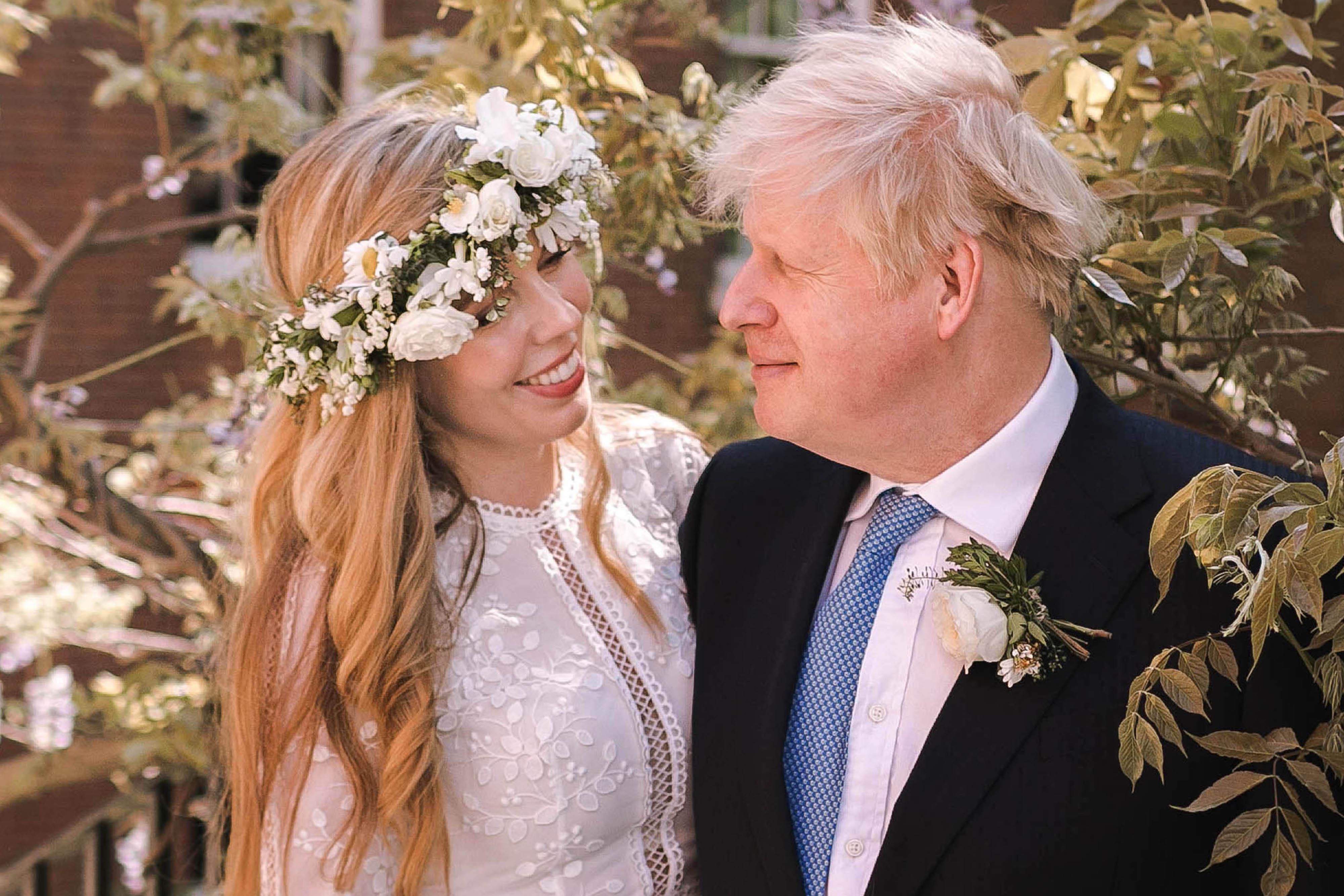 Boris Johnson poses with his wife Carrie Johnson in the garden of 10 Downing Street following their wedding at Westminster Cathedral on May 29, 2021