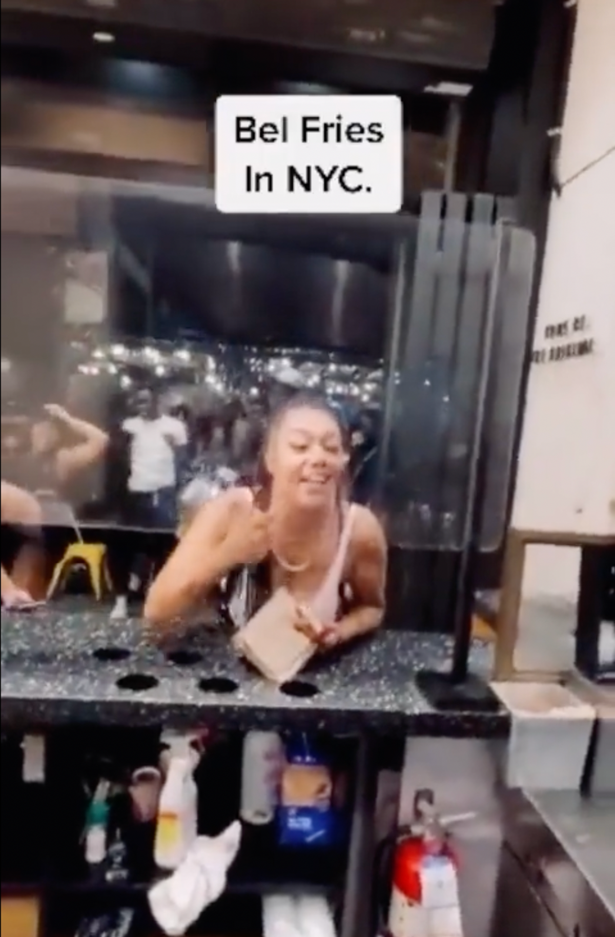 Women destroy New York restaurant in dispute over sauce, report says