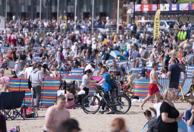 Temperatures are set to hit 28C (Danny Lawson/PA)