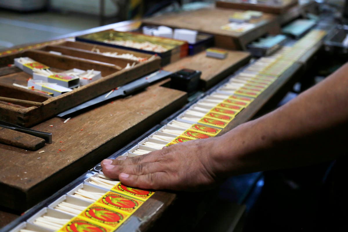 Lights out on Nittosha matchbooks prompts nostalgia in Japan