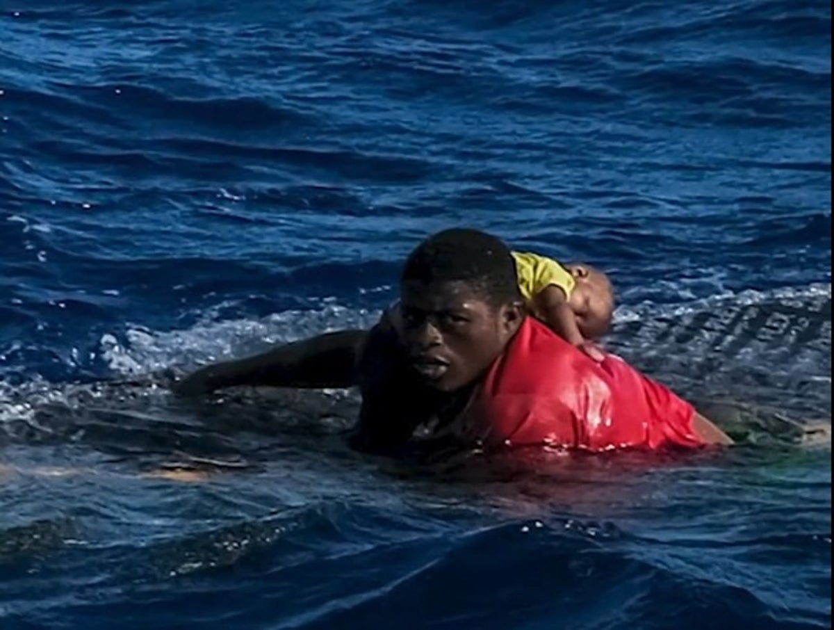 Genç, dört aylık bebeği 30 kişiyi öldüren Akdeniz gemi enkazından kurtardı: 'İnsanlara yardım etmeye gittim'