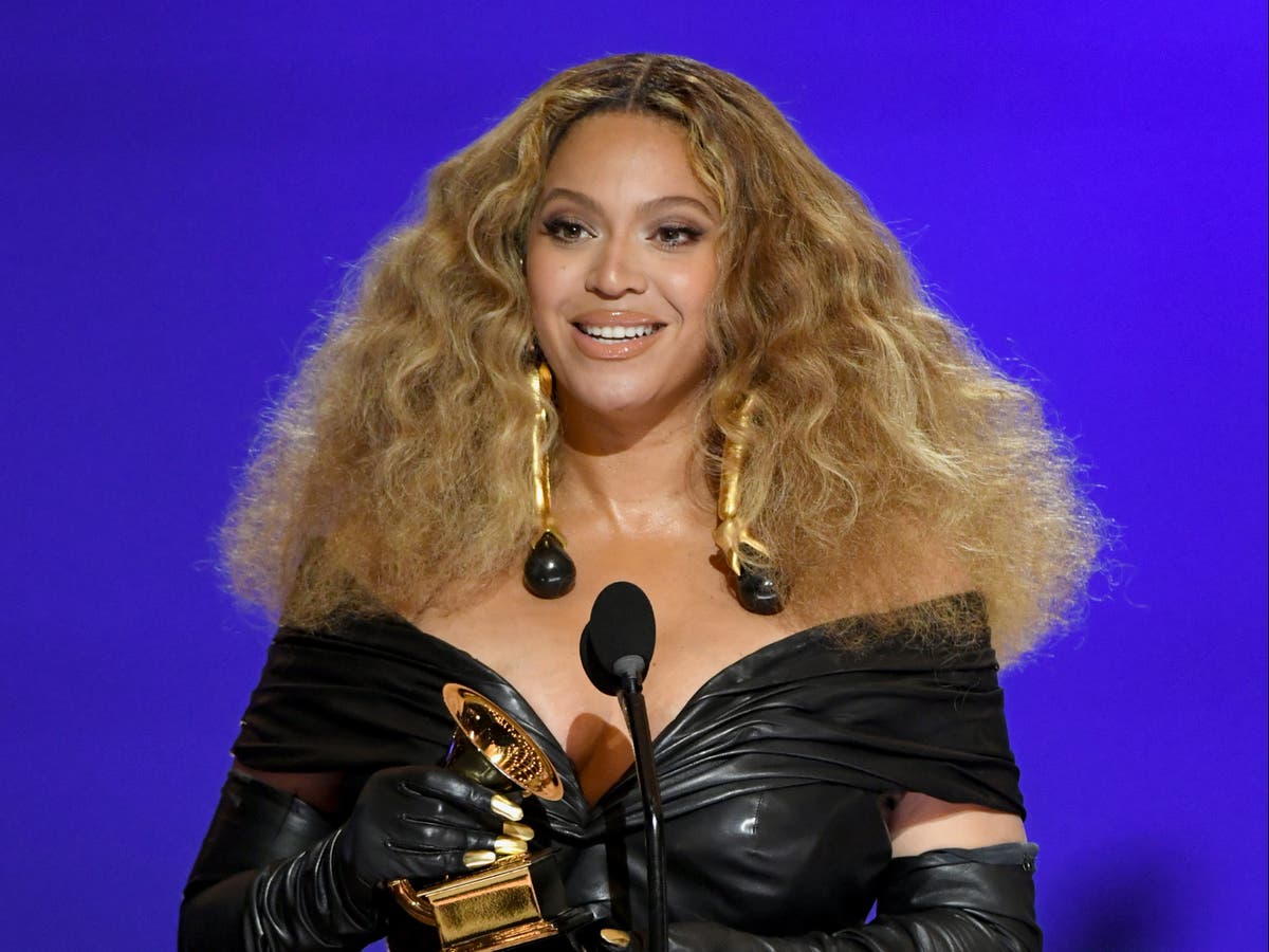 Beyonc&eacute; becomes the first female solo artist to have 20 singles in the Top 10 