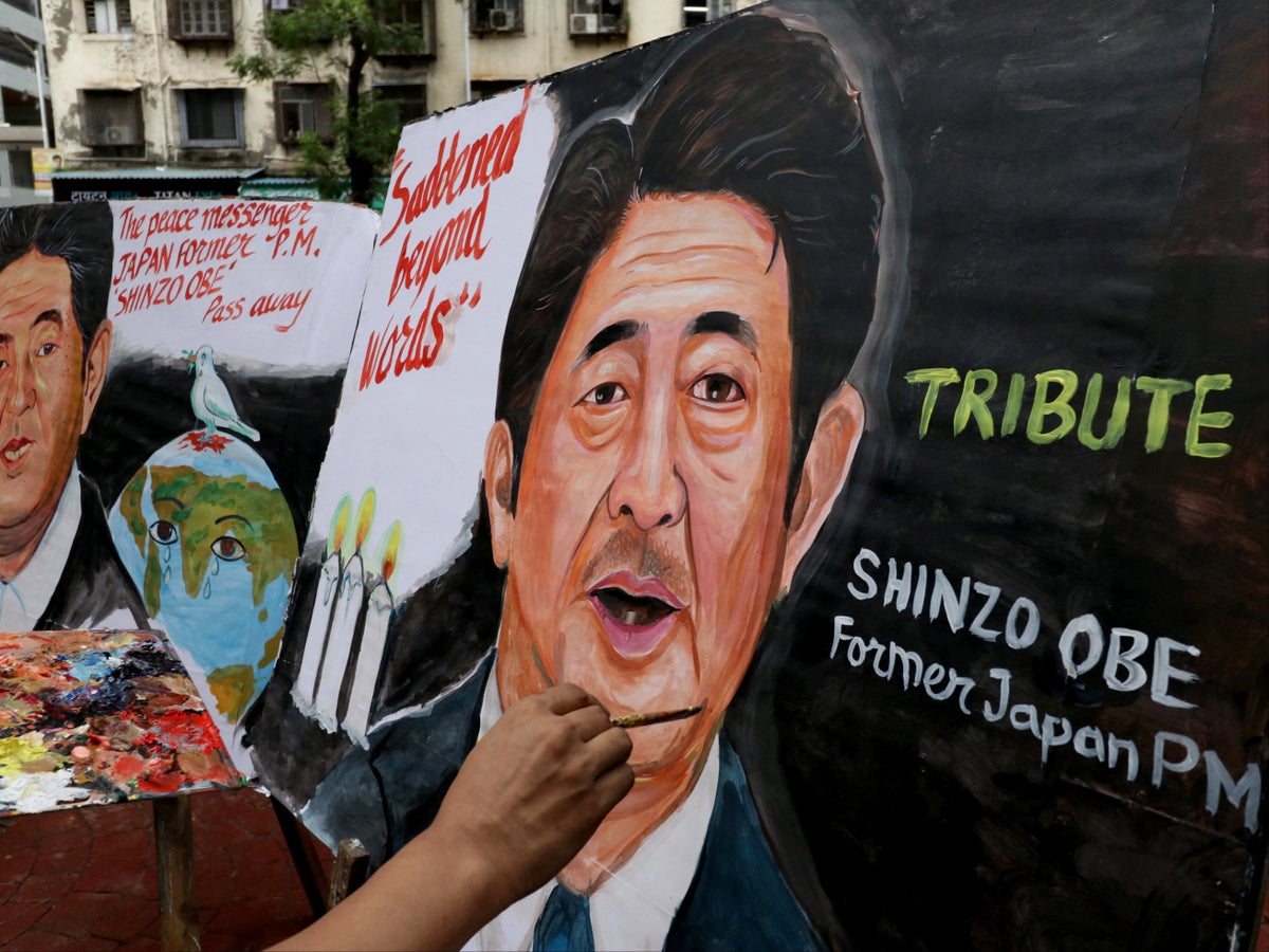 NPR, suikastından sonra Shinzo Abe'yi 'bölücü bir baş-muhafazakar' olarak nitelendiren tweet'i silmek zorunda kaldı