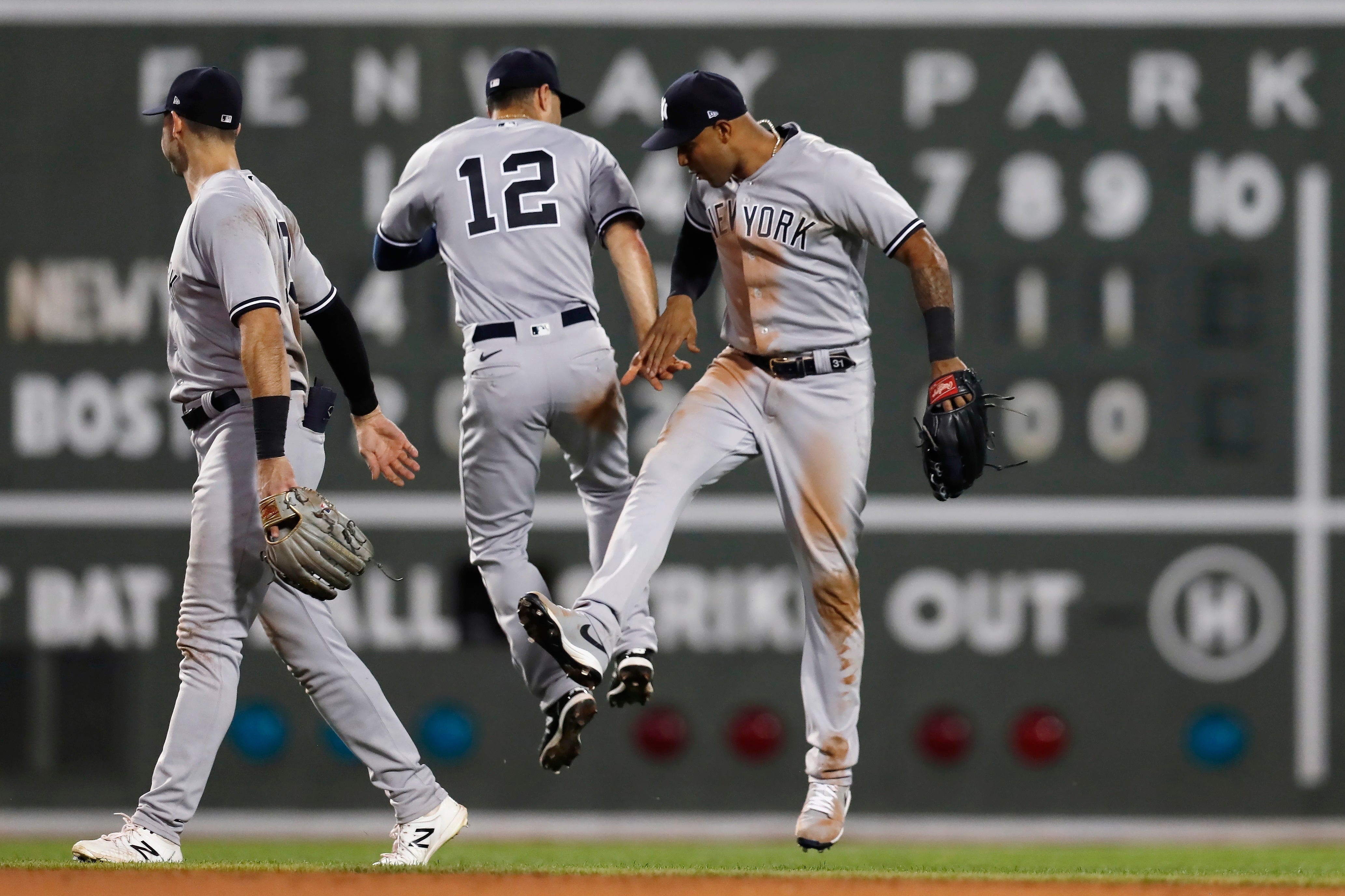 YANQUIS-MEDIAS ROJAS