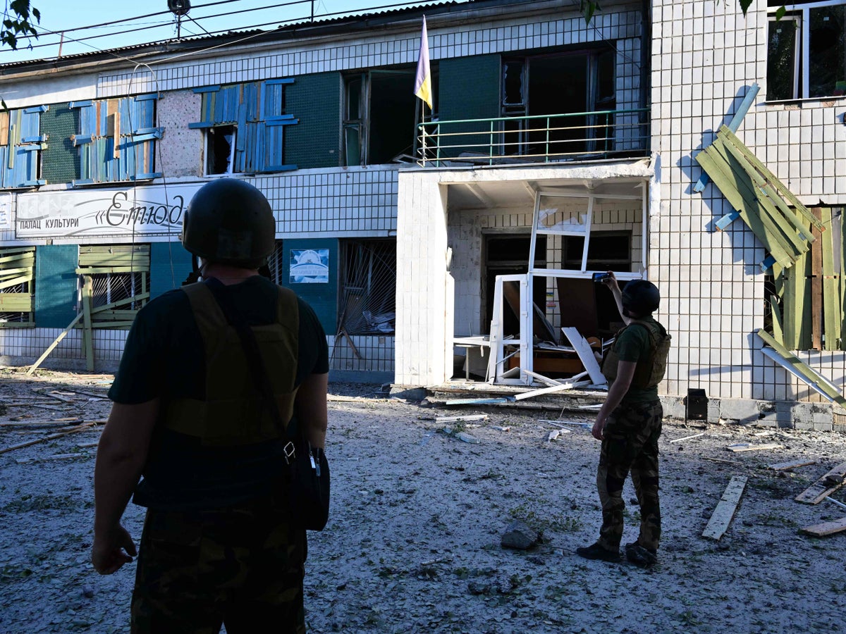Ukraine news – live: Six killed and several trapped after Russia strikes Donetsk apartment block