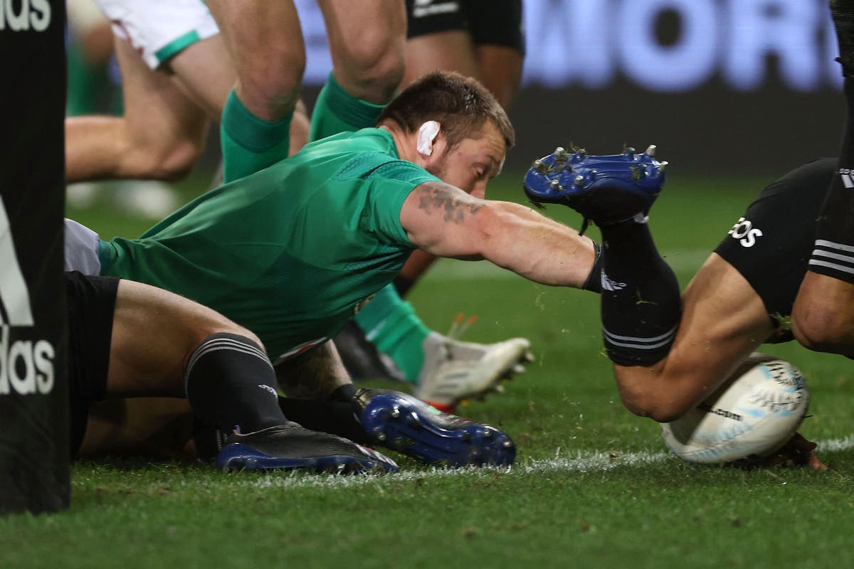 全黑队与爱尔兰现场橄榄球：但尼丁测试 2 的最新结果和更新 – 爱尔兰即将迎来历史性的 14 人新西兰胜利