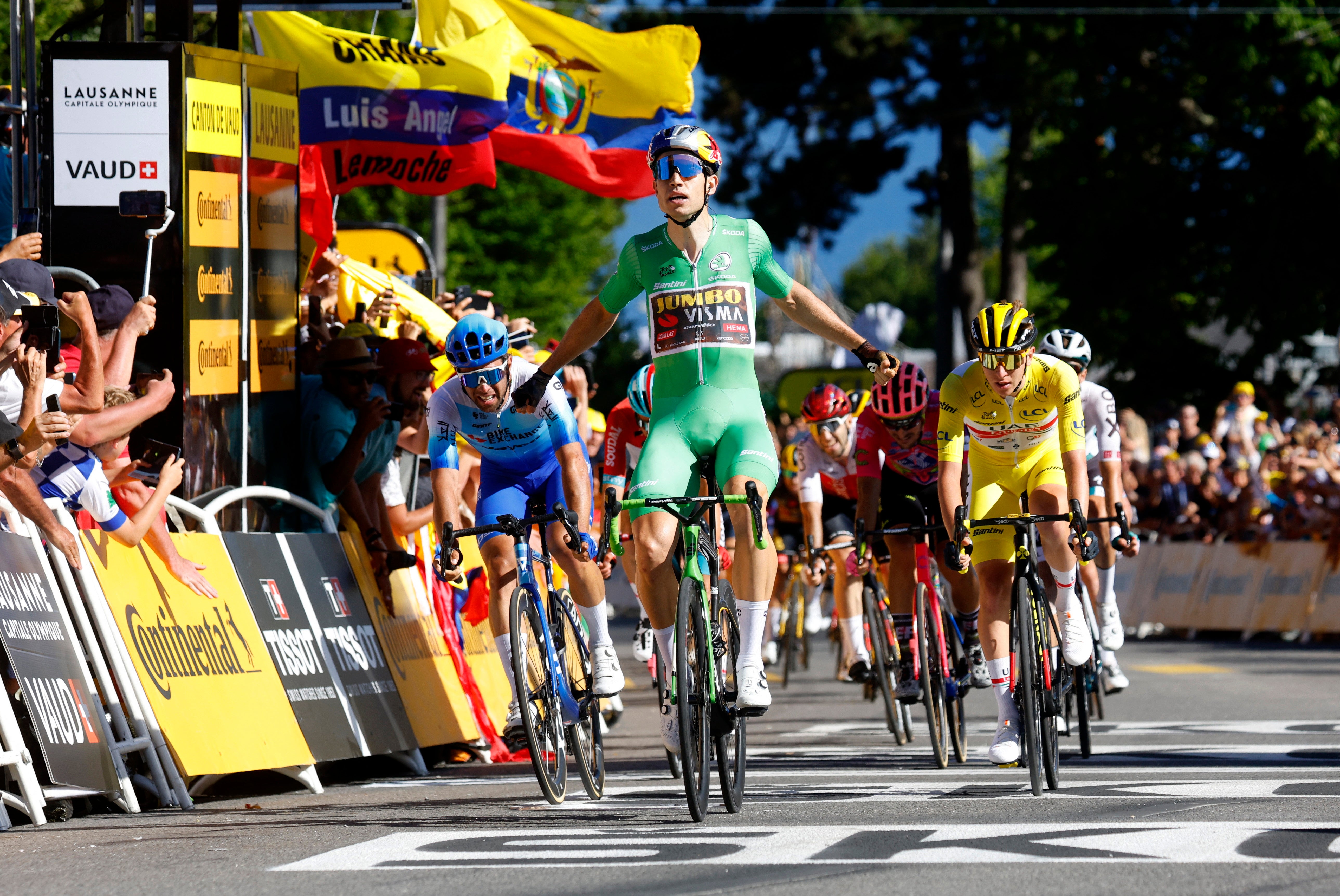 Wout van Aert wins stage eight on the line