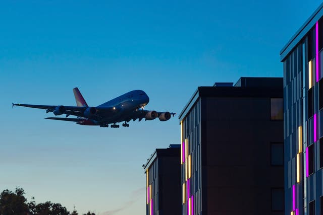 <p>Plane landing at Heathrow </p>
