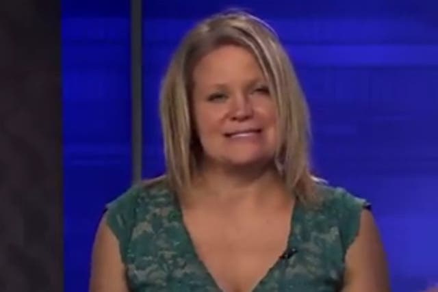 Heather Kovar apareció despeinada y distraída durante las noticias de la noche en CBS Albany