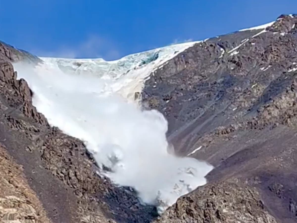 Shocking moment avalanche plunges towards tourists in Kyrgyzstan