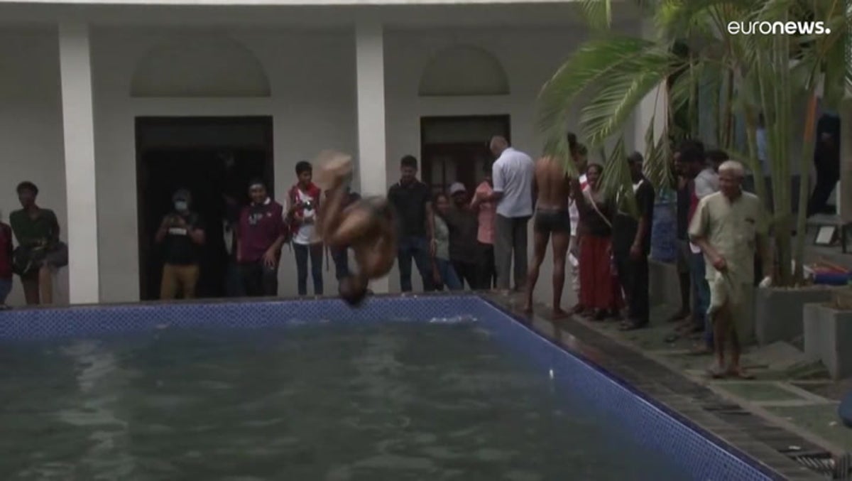 Sri Lanka: Protesters dive into pool and use gym after storming presidential palace