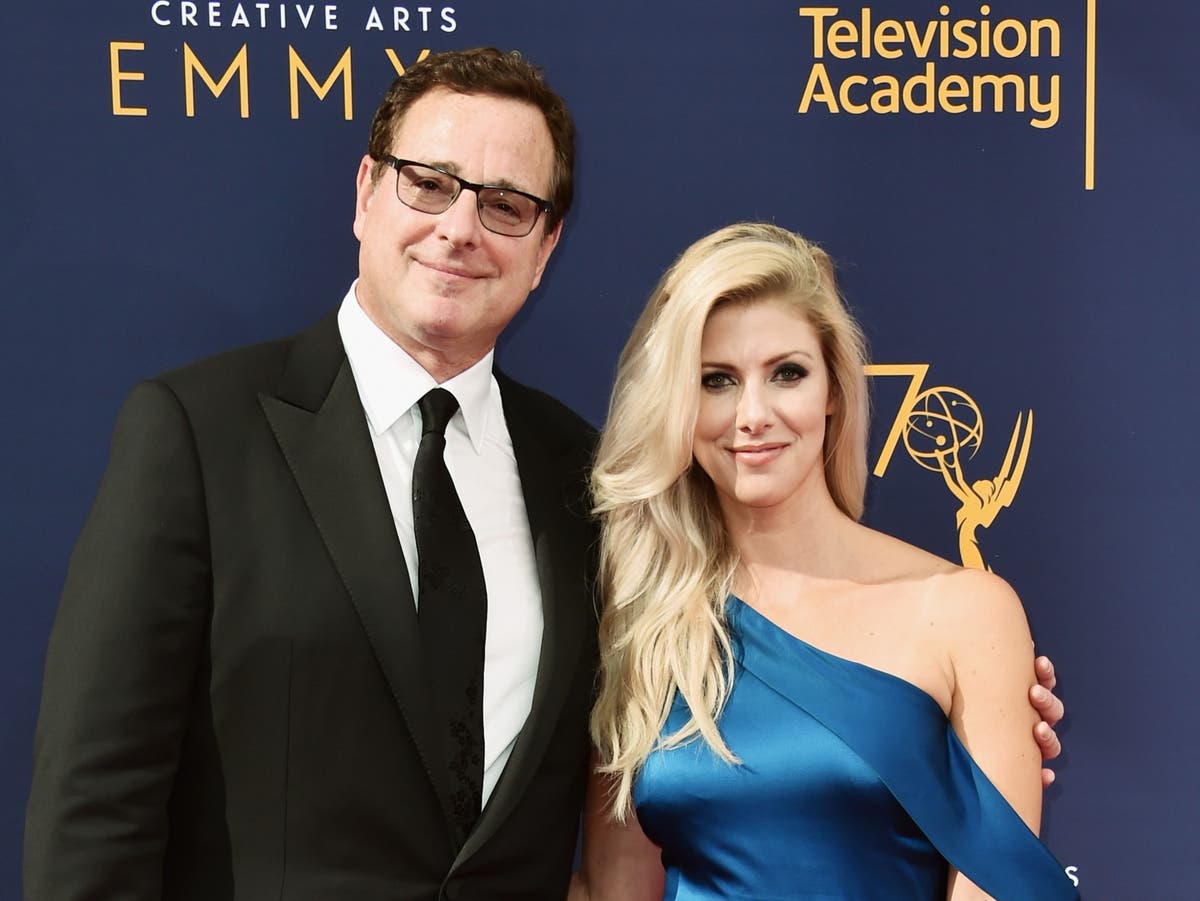 Kelly Rizzo says her ‘heart broke’ during Emmys 2022 tribute to husband Bob Saget