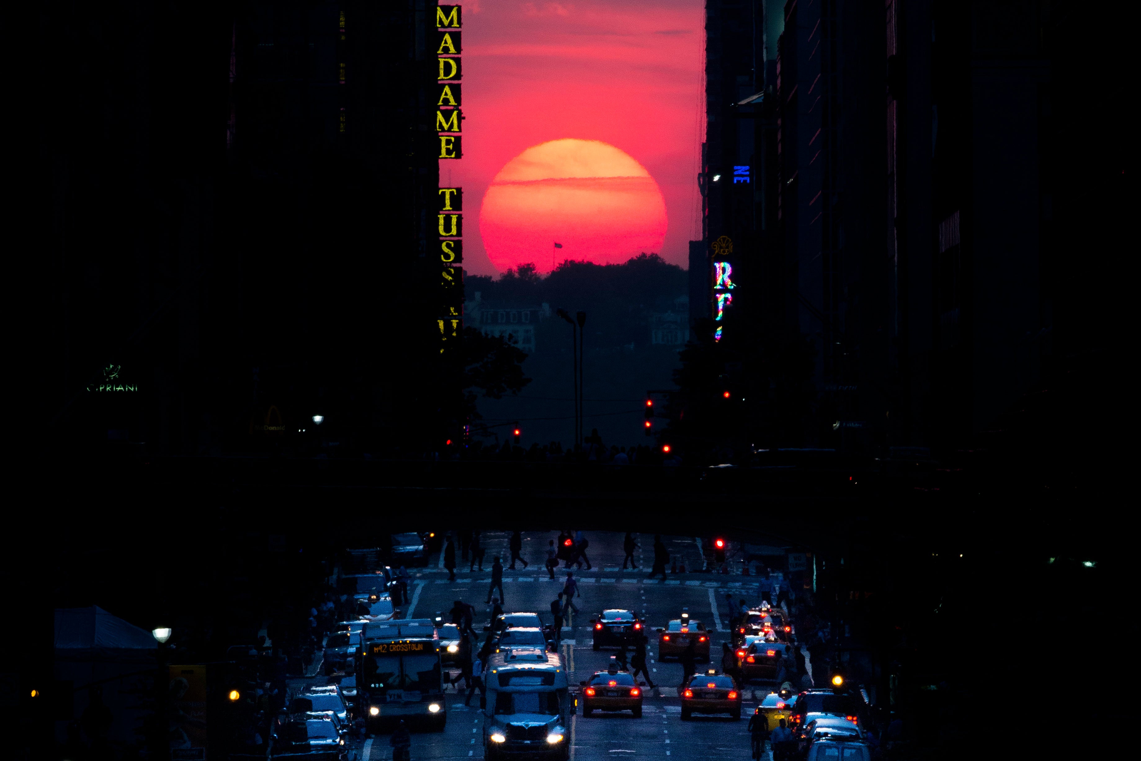AP EXPLICA MANHATTANHENGE