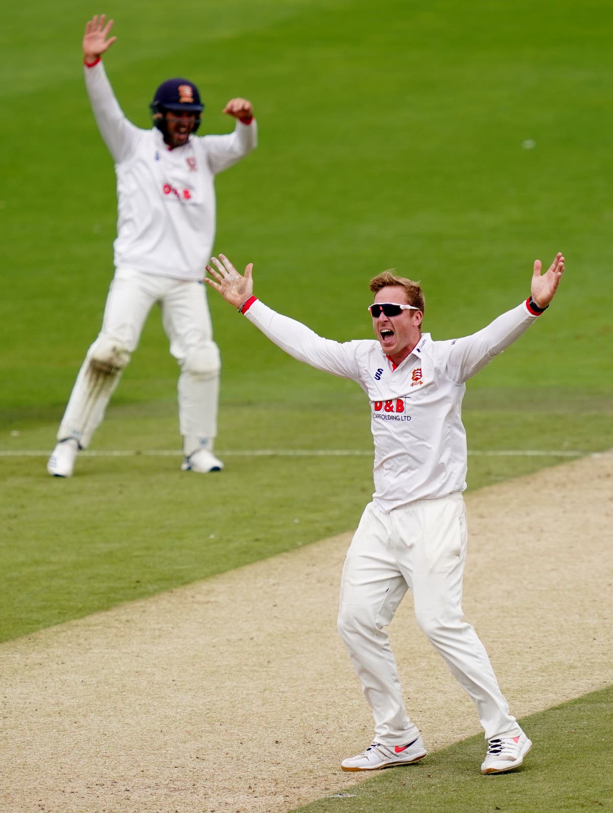 Simon Harmer helps Essex into strong position against Gloucestershire