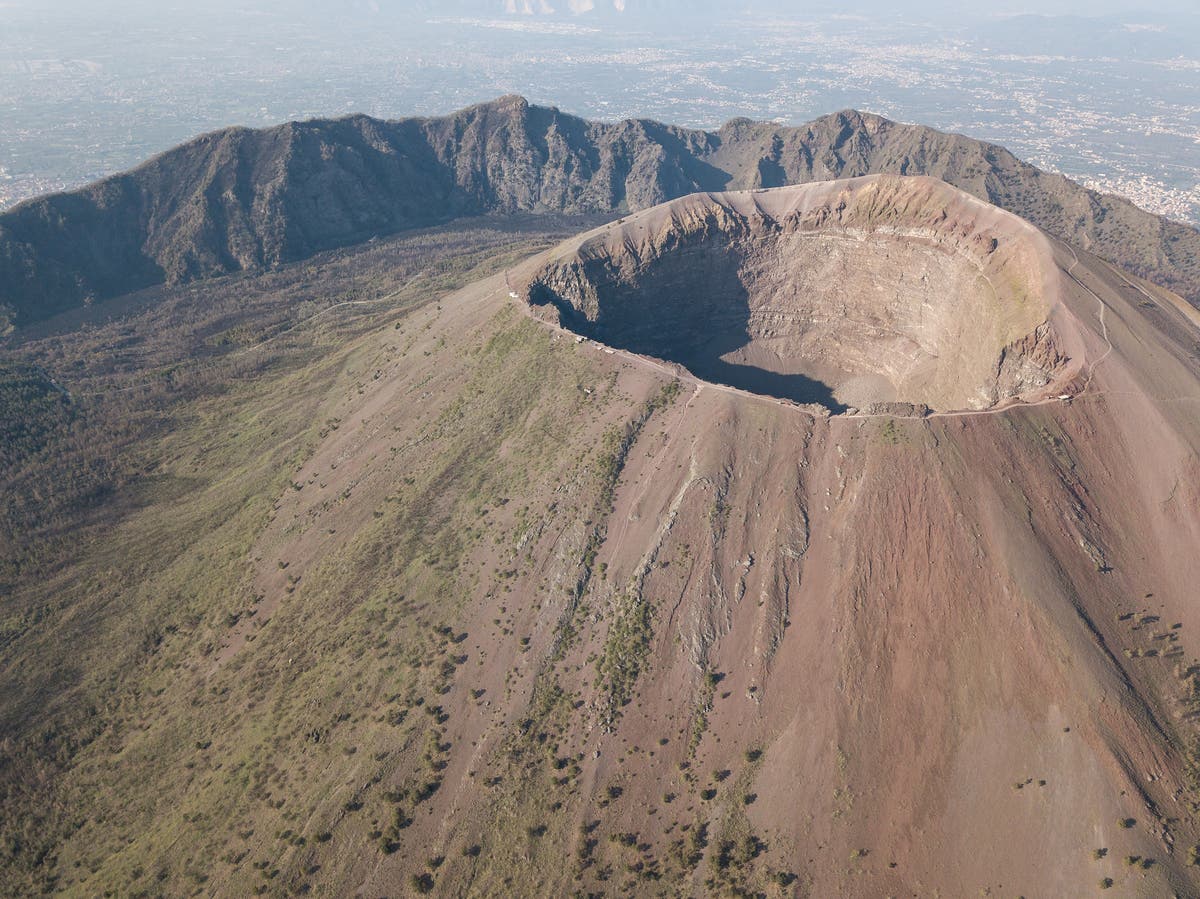 American tourist injured after falling into Mount Vesuvius after selfie gone wrong