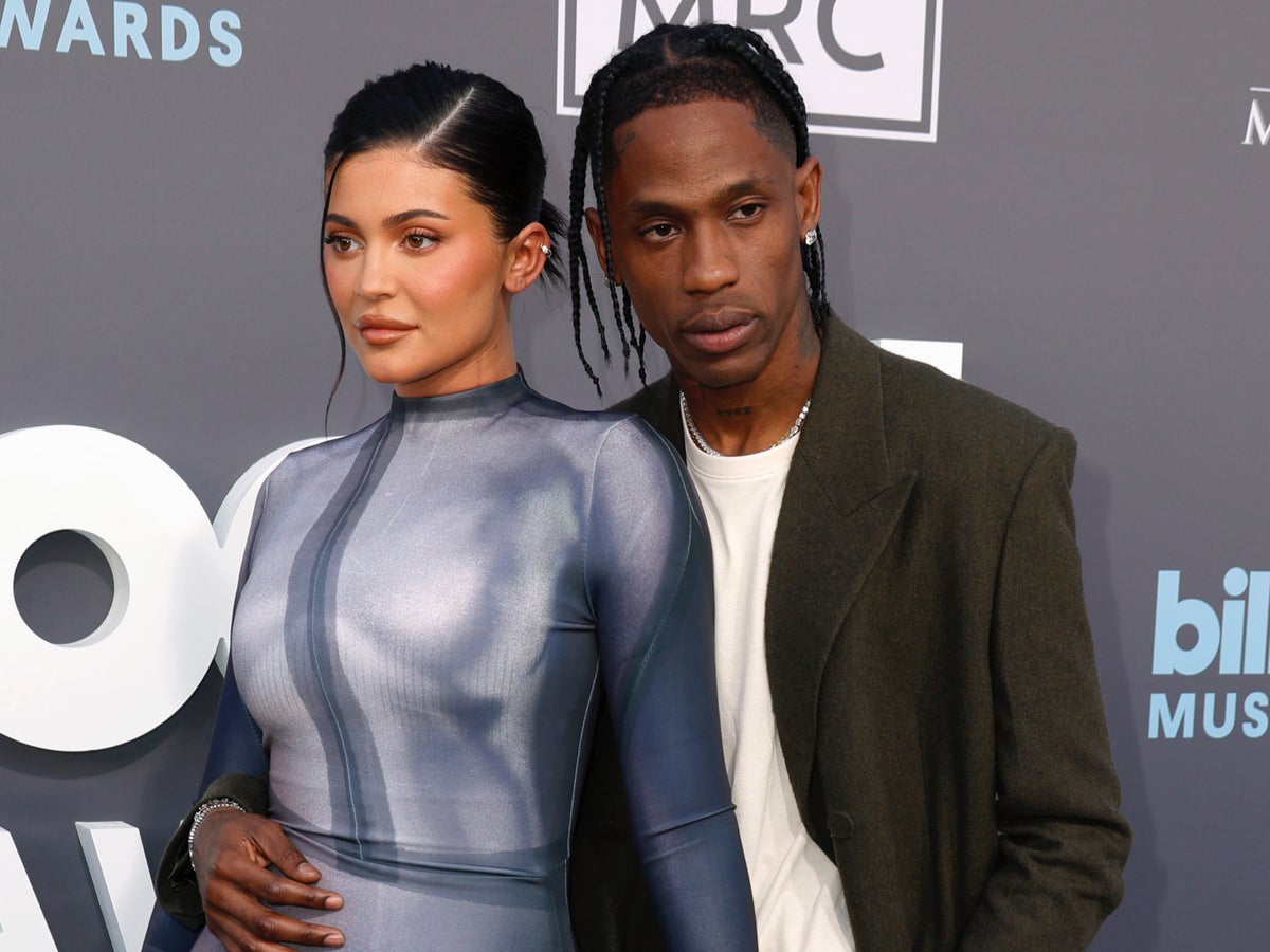 Kylie Jenner calls Travis Scott out for smoking whereas taking ...