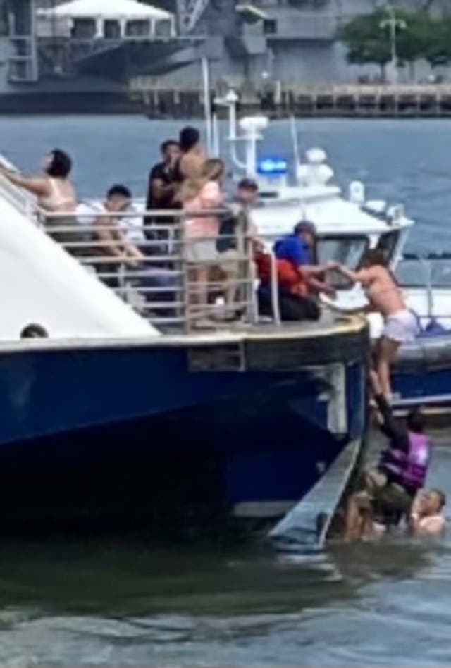 <p>Ferry personnel making rescue of individuals after a boat capsized in the Hudson river </p>