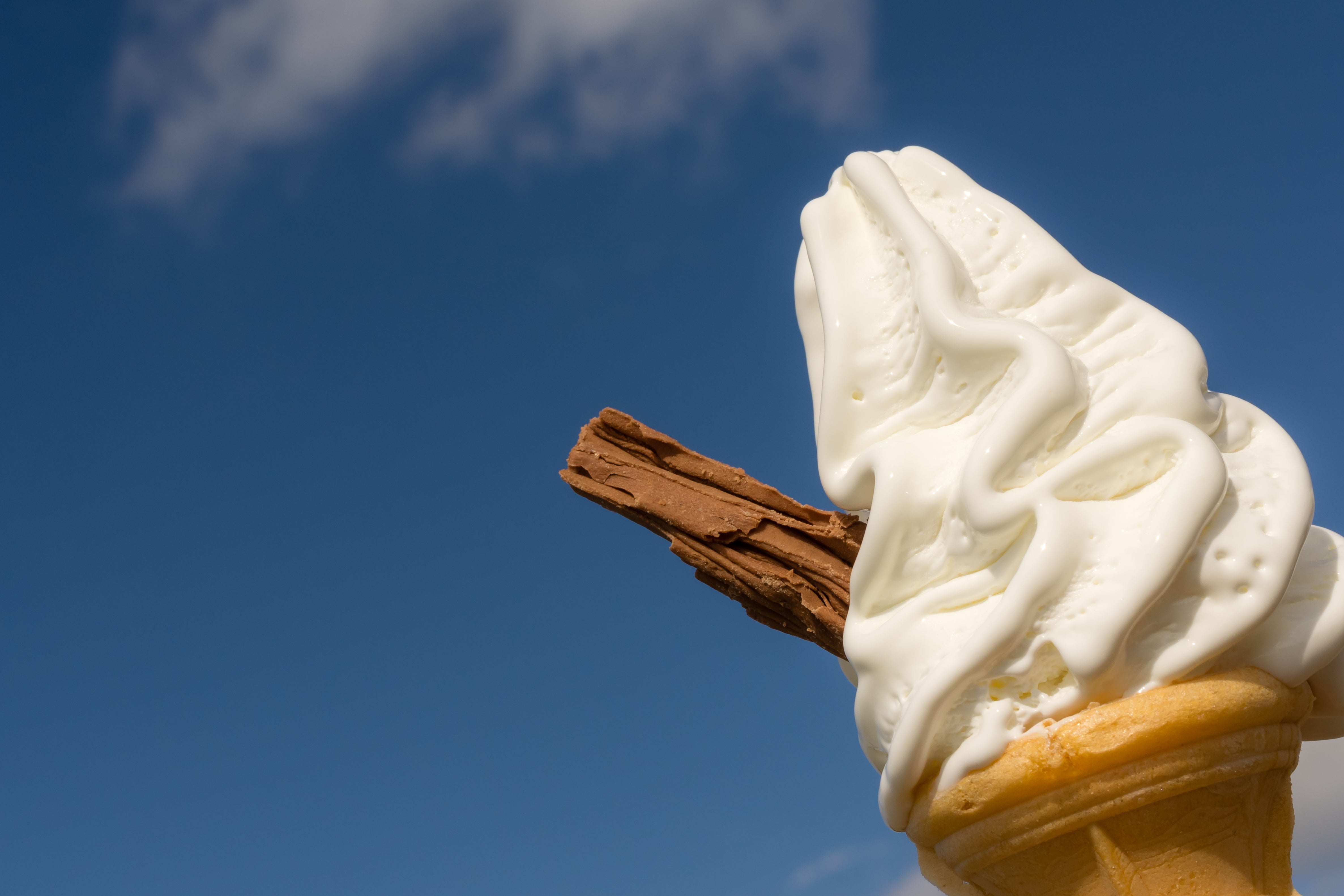 Cadbury Flake deemed too crumbly for 99 cones, say ice cream