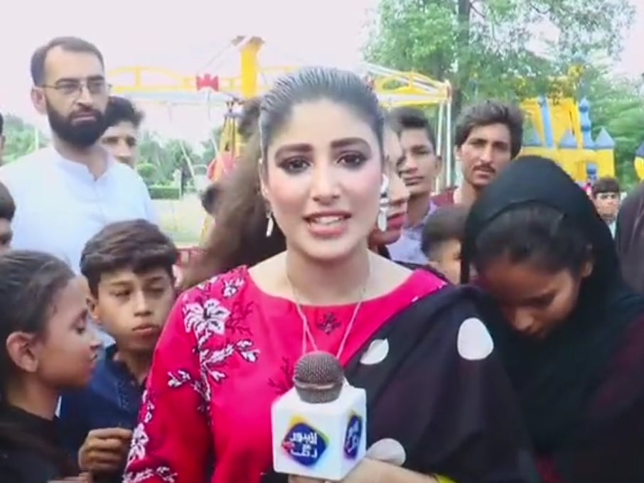<p>Maira Hashmi, Pakistani news reporter, slaps a bystander during live broadcast</p>