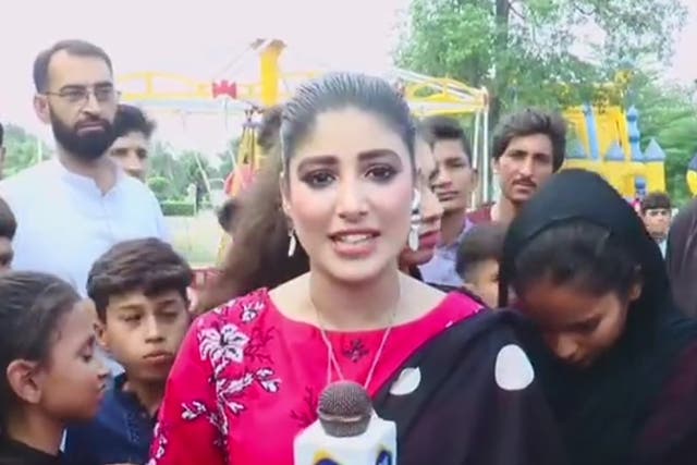 <p>Maira Hashmi, Pakistani news reporter, slaps a bystander during live broadcast</p>