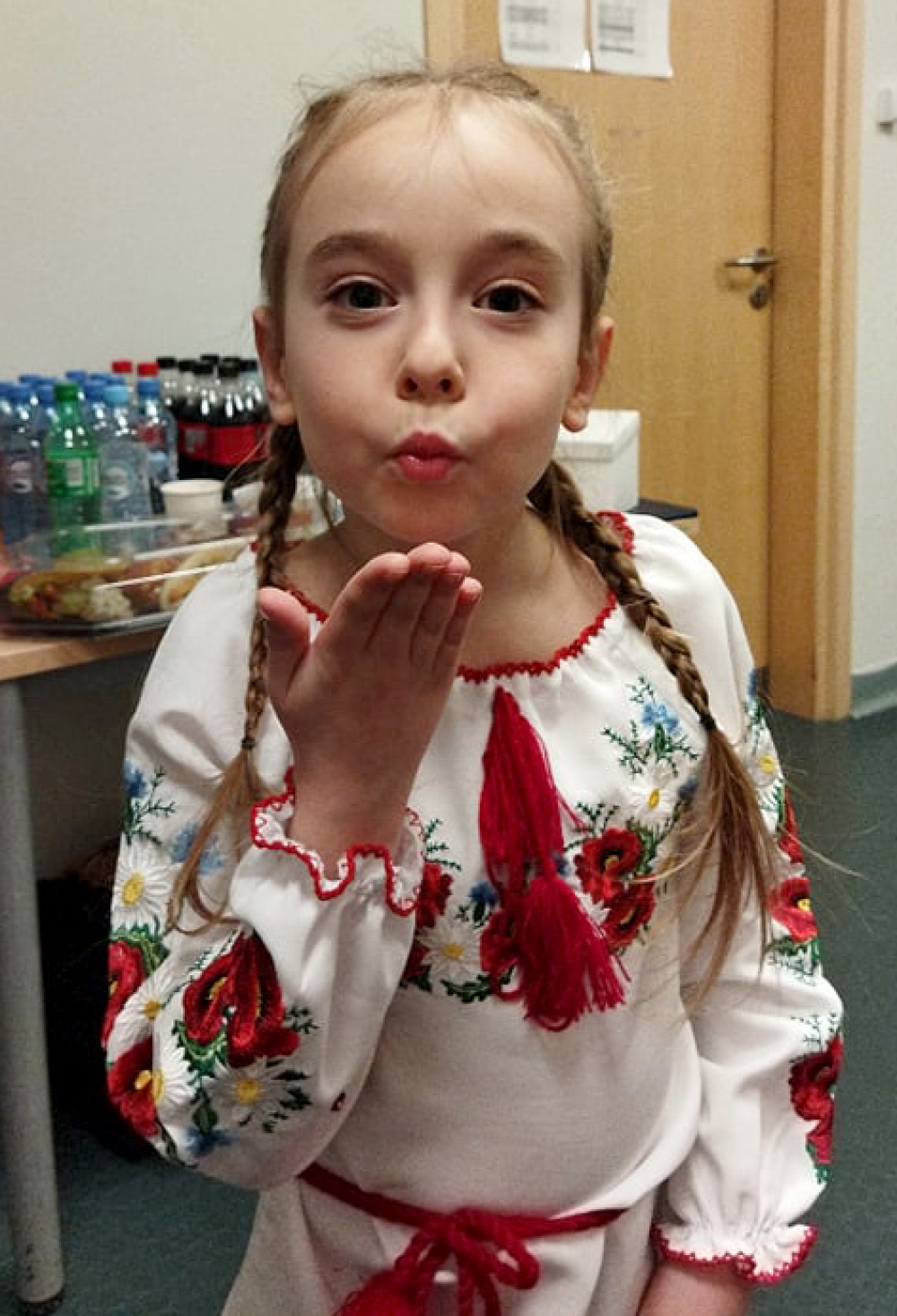 Ukrainian Girl 7 Sings Let It Go In Three Languages On Good Morning Britain The Independent