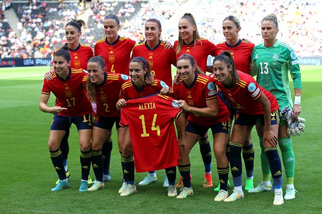 Spain players hold up the shirt of injured team-mate Alexia Putellas (Nigel French/PA)