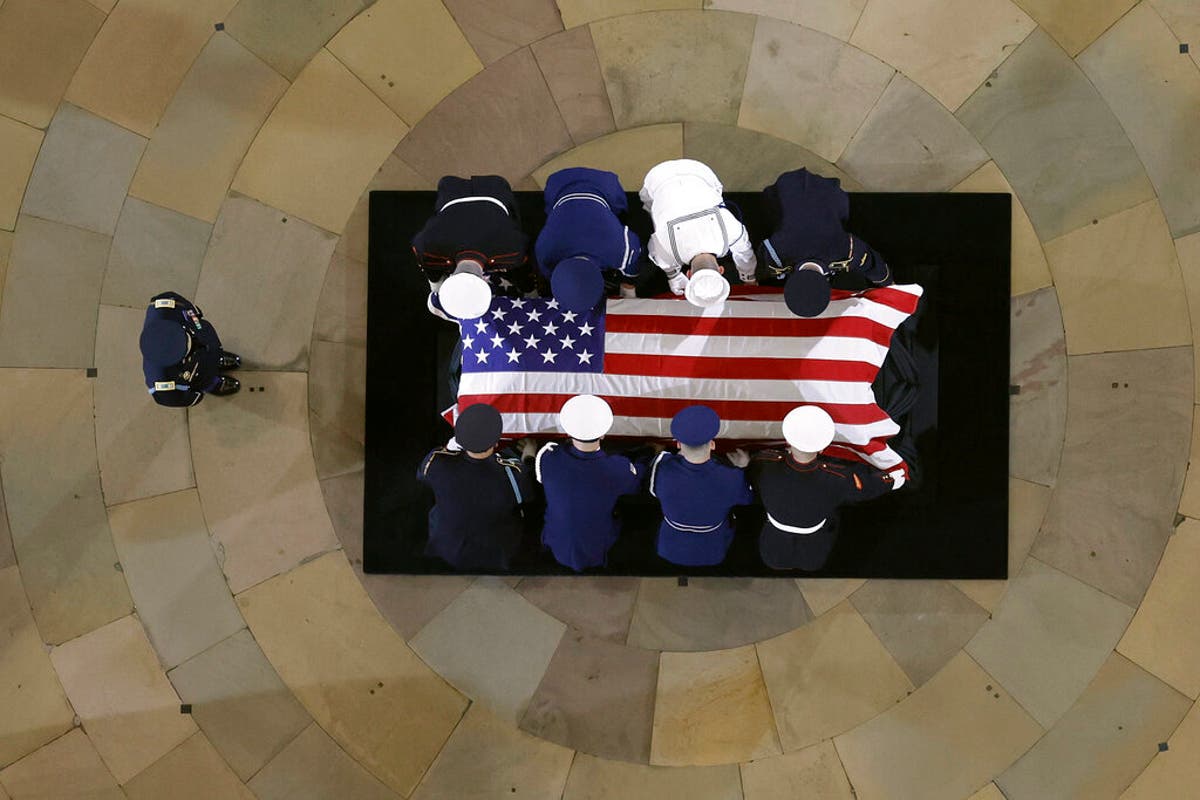 Iwo Jima veteran and last WWII Medal of Honor recipient gets final salute in Capitol after dying at 98 Iwo Jima veteran and last WWII Medal of Honor recipient gets final salute in Capitol after dying at 98